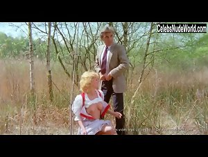 Anita Lamar Outdoor , Public Nudity in Sechs Schwedinnen auf der Alm (1983) 13