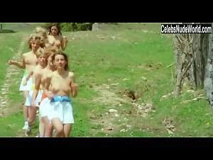 Anita Lamar Outdoor , Public Nudity in Sechs Schwedinnen auf der Alm (1983) 2