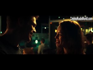 Paula Beer in Le chant du loup (2019) 1
