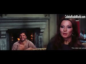 Barbara Bouchet in Alla ricerca del piacere (1972) 19