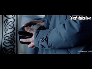 Olive Ka nude, boobs scene in Braqueurs (2015) 14