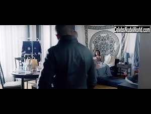 Olive Ka nude, boobs scene in Braqueurs (2015) 8