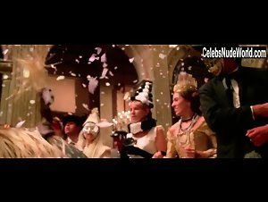 Nitzi Arellano in Original Sin (2001) 10