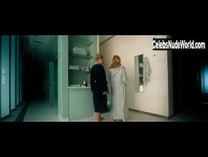 Nadeshda Brennicke in Anna Fucking Molnar (2017) 19