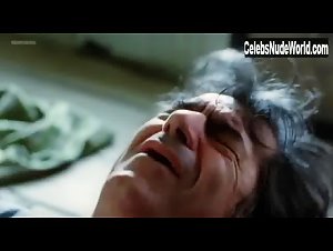 Nina Ivanisin in Neka ostane medju nama (2010) 15