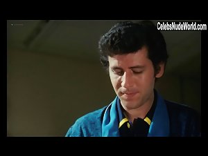 Nathalie Nell in L'amour viole (1978) 15