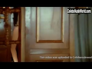 Mireille Darc in La valise (1973) 11