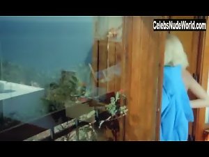Mireille Darc in La valise (1973) 19