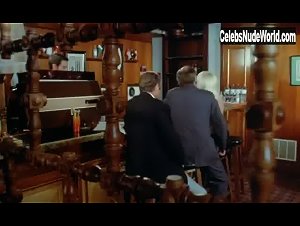 Mireille Darc in La valise (1973) 8