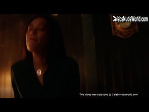 Mishel Prada in Vida (series) (2018) 15
