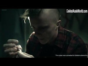 Molly Blixt Egelind in Til alle mine venner (short) (2010) 18