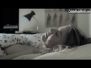 Mona Walravens in A tort ou a raison (series) (2009)
