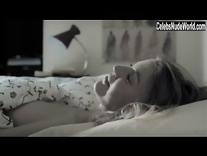 Mona Walravens in A tort ou a raison (series) (2009) 5