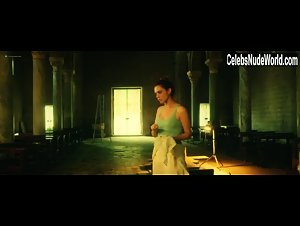 Miriam Leone in Metti la nonna in freezer (2018) 2