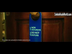 Miriam Leone in Metti la nonna in freezer (2018) 20