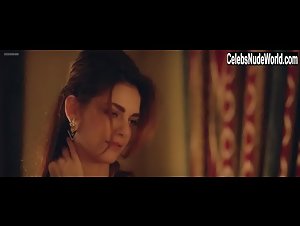 Miriam Leone in 1992 (series) (2015) 1