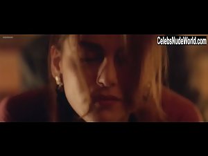 Miriam Leone in 1992 (series) (2015)
