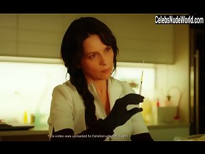 Juliette Binoche in High Life (2018) 11