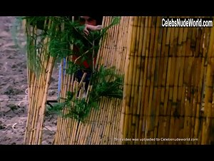 Mariam Camacho in Terreur cannibale (1980) 9
