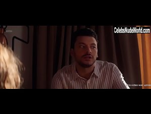 Melanie Bernier in Love Addict (2018) 16