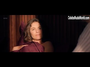 Melanie Bernier in Love Addict (2018) 17