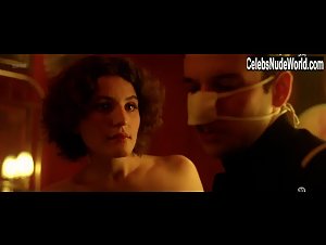 Maud Le Guenedal in La chambre des officiers (2001) 10