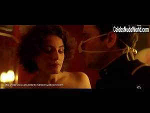 Maud Le Guenedal in La chambre des officiers (2001) 12