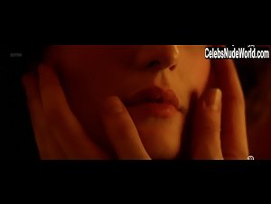 Maud Le Guenedal in La chambre des officiers (2001) 19