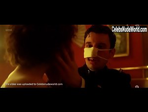 Maud Le Guenedal in La chambre des officiers (2001) 20