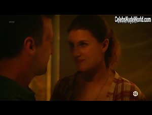 Maryana Spivak in Le Bureau des Legendes (series) (2015) 2