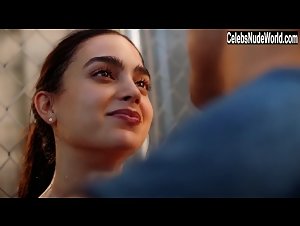 Melissa Barrera in Vida (series) (2018) 6