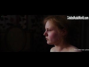 Maria Dragus in Mademoiselle Paradis (2017) 16
