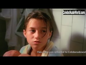 Louisa Shafa in L'effrontee (1985) 8