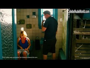 Michelle Williams in Take This Waltz (2011) 10