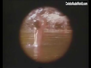 Melora Walters Outdoor , boobs in Los Locos (1997) 18