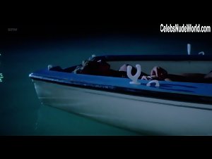 Leslie Graves in Piranha II: The Spawning (1981) 13