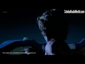 Leslie Graves in Piranha II: The Spawning (1981) 15