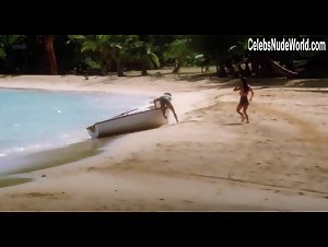 Leslie Graves in Piranha II: The Spawning (1981) 8