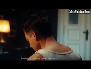 Hannah Herzsprung in Babylon Berlin (series) (2017) 14