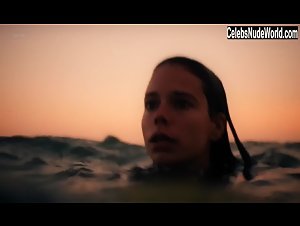Laia Costa bathtub, nude scene in Maine (2018) 5