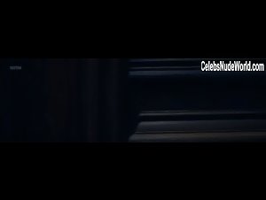 Kate Siegel Kissing , Couple in Haunting of Hill House (series) (2018) 14