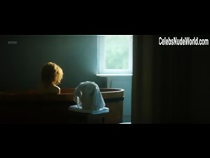 Karolina Gruszka in Marie Curie (2016) 15