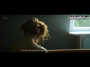 Karolina Gruszka in Marie Curie (2016) 17