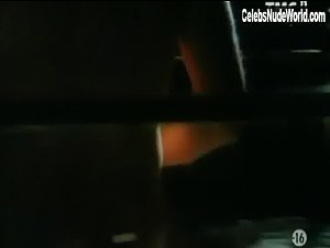 Julia Austin in Le miroir du desir (1996) 16