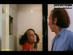 Jovita Bush in Cheerleaders (1973) 13