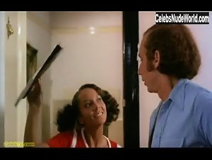 Jovita Bush in Cheerleaders (1973) 14
