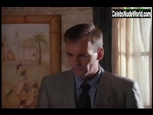 Jodie Fisher Pool , Brunette in Dead by Dawn (1998) 6
