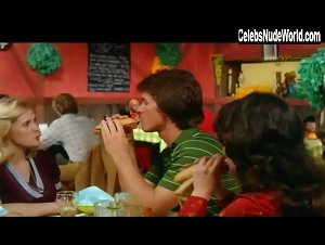 Jo Johnston Kissing , Explicit in Swinging Cheerleaders (1974) 2