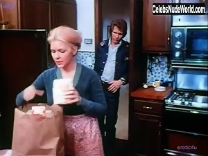 Jennifer Welles Vintage , Kissing in Confessions of a Young American Housewife (1974) 2