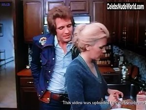 Jennifer Welles Vintage , Kissing in Confessions of a Young American Housewife (1974) 4
